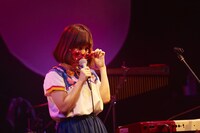 内田万里（Vo, Key）（撮影：中島未来）