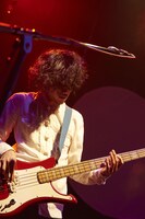 安西卓丸（B, Vo）（撮影：中島未来）