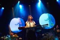 内田万里（Vo, Key）（撮影：中島未来）