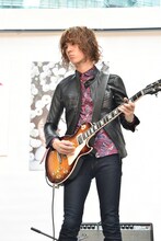 亀本寛貴（G / GLIM SPANKY）