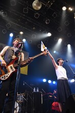 TWEEDEES「ショウほど素敵な商売はない vol.2」の様子。