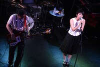 TWEEDEES「ショウほど素敵な商売はない vol.2」の様子。