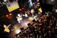 TWEEDEES「ショウほど素敵な商売はない vol.2」の様子。