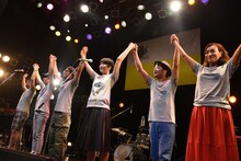 TWEEDEES「ショウほど素敵な商売はない vol.2」の様子。