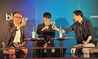 「blue art bar」トークショーの様子。