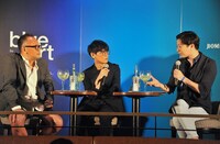 「blue art bar」トークショーの様子。