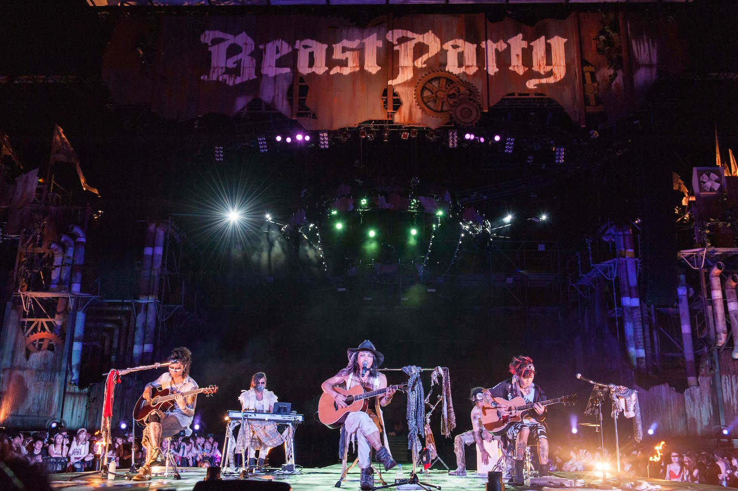 「VAMPS LIVE 2016 BEAST PARTY」2日目の様子。（Photo by Kazuko Tanaka / Hideaki Imamoto）