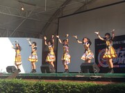 「いつか私たちも超(スーパー)に!伸び白埋めてもよかよかツアー」福岡・かしいかえん シルバニアガーデン公演の様子。(写真提供:ビクターエンタテインメント)