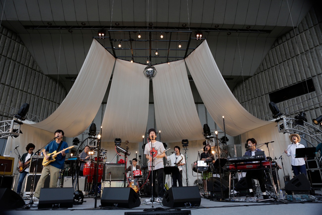 ceroワンマンライブ「Outdoors」日比谷野外大音楽堂公演の様子。