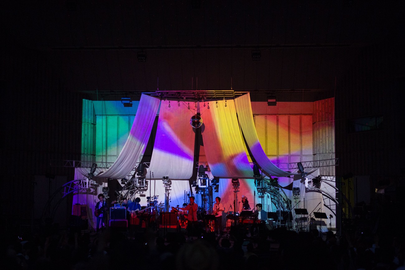 ceroワンマンライブ「Outdoors」日比谷野外大音楽堂公演の様子。