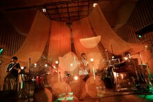 ceroワンマンライブ「Outdoors」日比谷野外大音楽堂公演の様子。