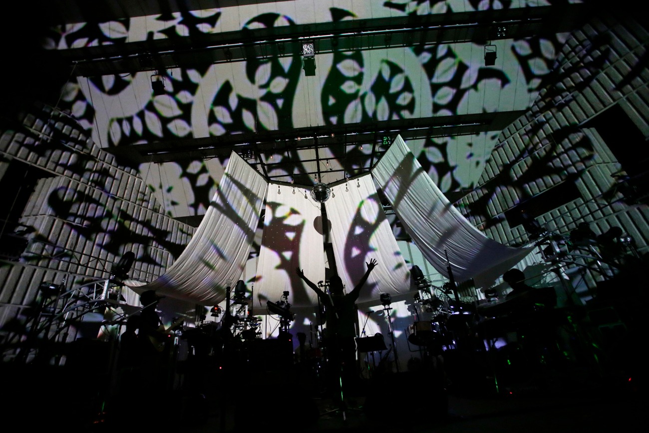 ceroワンマンライブ「Outdoors」日比谷野外大音楽堂公演の様子。