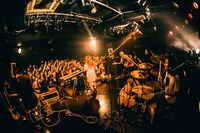 Amelie「Amelie 5周年記念ワンマン～越谷で鳴らす、始まりの鐘～」埼玉・EASYGOINGS公演の様子。（撮影：木場ヨシヒト）