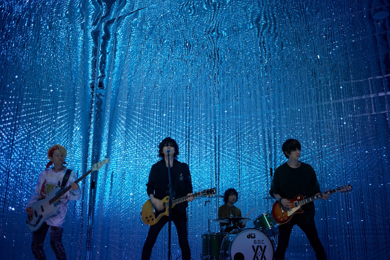 人気画像9位は「BUMP OF CHICKEN『アリア』MVは光のアートの中で、撮影オフショット公開」より、BUMP OF CHICKEN「アリア」MV撮影の様子。（撮影：太田好治）