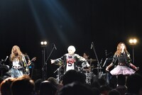 左からLUKA、MC MIRI、YURICA。