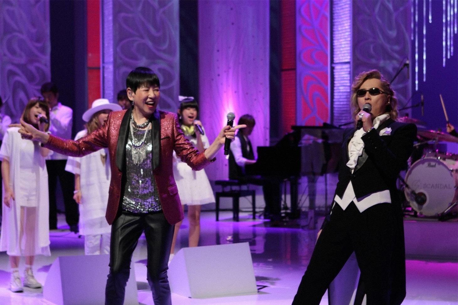 左からLittle Glee Monster、和田アキ子、石井竜也。 (c)フジテレビ