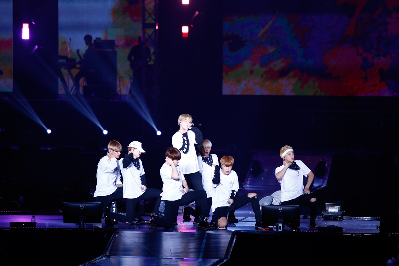「2016 BTS LIVE ＜花様年華 on stage : epilogue＞ ～Japan Edition～」東京公演の様子。（提供：ポニーキャニオン）
