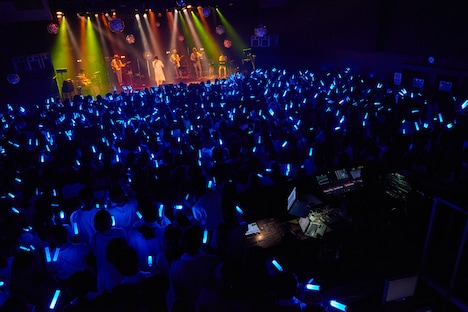 「summer tour 2016 -ビー玉の中の宇宙の旅-」最終公演の様子。 （撮影：新澤和久）