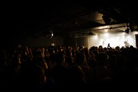 「n-buna 1st Live『月を歩いている』」の様子。（撮影：高岡弘）