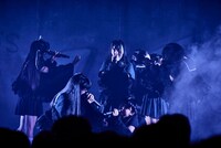 1月に開催されたBELLRING少女ハートのワンマンライブ「Q」の様子。