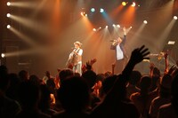 カサリンチュ「カサリズム3」東京・TSUTAYA O-EAST公演の様子。（写真提供：EPICレコードジャパン）