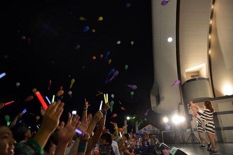 「サマーファンデーション」で放たれたジェットバルーン。