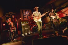 「UKFC on the Road 2016」GATE STAGEのトリを務めたHelsinki Lambda Club。（撮影：古溪一道）