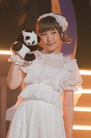 「泣きべそパンダはどこへ行った」をパフォーマンスする内田彩。（撮影：草刈雅之）