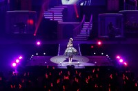 内田彩「AYA UCHIDA Complete LIVE ～COLORS～」の様子。（撮影：草刈雅之）