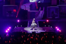 内田彩「AYA UCHIDA Complete LIVE ～COLORS～」の様子。（撮影：草刈雅之）