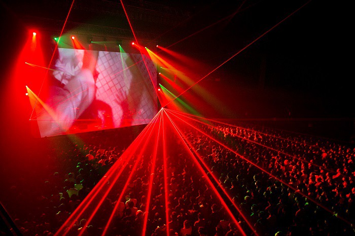 amazarashi「amazarashi Live Tour 2016 世界分岐二〇一六」の様子。（写真提供：ソニー・ミュージックアソシエイテッドレコーズ）