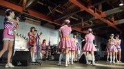 コラボレーションを披露するSilent SirenとPASSPO☆。（写真提供：プラチナム・パスポート）