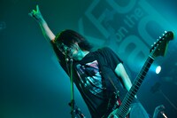 百々和宏（Vo, G / MO'SOME TONEBENDER）（撮影：高田梓）