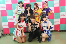 T.M.Revolutionとでんぱ組.inc。（写真提供：ディアステージ）