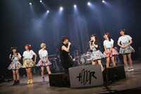 T.M.Revolution（中央）とでんぱ組.inc。（写真提供：ディアステージ）