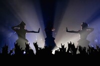 BABYMETAL「APOCRYPHA - THE WHITE MASS -」東京・Zepp Tokyo公演2日目の様子。（Photo by Taku Fujii）