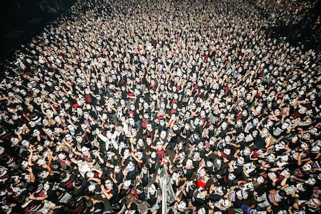 BABYMETAL「APOCRYPHA - THE WHITE MASS -」東京・Zepp Tokyo公演2日目に集まったファン。（Photo by Taku Fujii）
