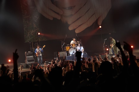 銀杏BOYZ 特別公演「東京の銀杏好きの集まり」の様子。（撮影：村井香）