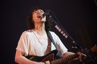 銀杏BOYZ 特別公演「東京の銀杏好きの集まり」の様子。（撮影：村井香）