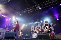 Suck a Stew Dry（写真提供：rockin'on japan）