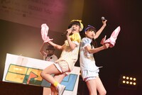 ニァピンによるライブの様子。