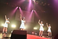 ミライスカートによるライブの様子。