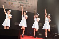 ミライスカートによるライブの様子。