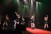 MAPLEZによるライブの様子。