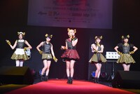 ベイビーレイズJAPANによるライブの様子。