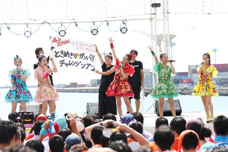 「ときめき▽宣伝部のときめき▽夏のびっちょりファイブ!!」大阪・大阪南港ATC公演の様子。（撮影：マキノタカヒコ）
