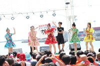 「ときめき▽宣伝部のときめき▽夏のびっちょりファイブ!!」大阪・大阪南港ATC公演の様子。（撮影：マキノタカヒコ）