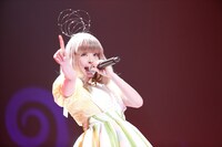 きゃりーぱみゅぱみゅ「KPP 5iVE YEARS MONSTER WORLD TOUR 2016 in Tokyo」の様子。