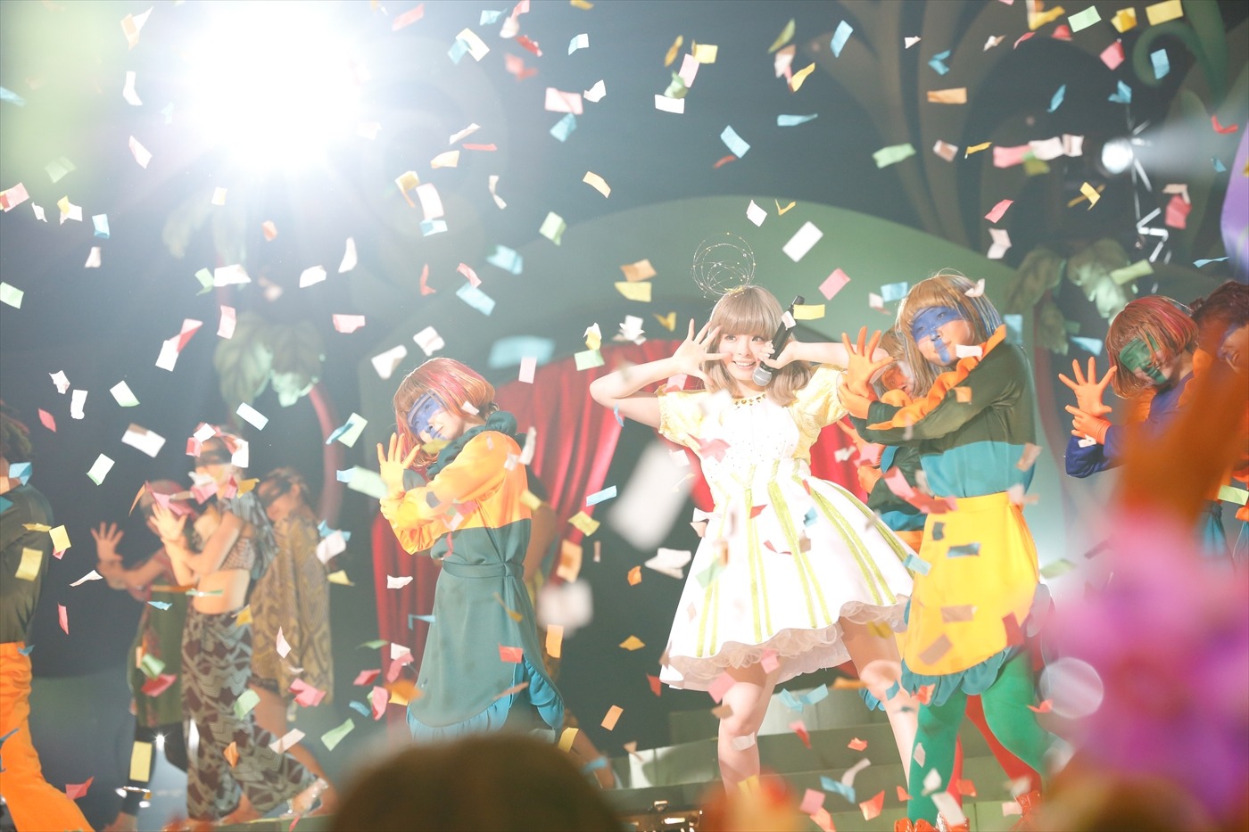 きゃりーぱみゅぱみゅ「KPP 5iVE YEARS MONSTER WORLD TOUR 2016 in Tokyo」の様子。