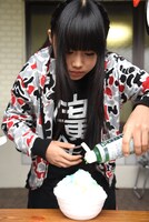 「ファミえん」では毎年、芸術的なかき氷作りに精を出す廣田あいか。